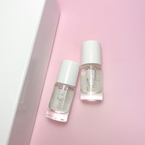 Prendre soin de ses ongles et ses cuticules.

Notre base s’applique avant le vernis et vous garantit une tenue plus durable de celui-ci.
Elle lisse la surface de l’ongle et forme un film protecteur qui prévient de la coloration des ongles.

Elle protège et fortifie vos ongles grâce à sa formulation composée de silicium et d’oligo-éléments.

#eyecarecosmetics #baseprotectrice #ongles #cuticules #soin #protege #fortifie #silicum #oligoelement #hautetolerance #onglesfragiles