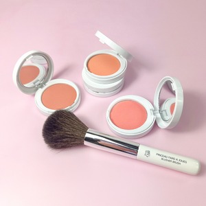 Il vous manque une légère touche de couleur à votre teint ?

Nos fards à joues sont faits pour vous.
Leur texture micronisée s’estompe facilement pour un fini naturel et leur couleurs étincelantes apportent du relief et un effet bonne mine à votre visage.

Haute tolérance, ils conviennent parfaitement aux peaux sensibles, fragiles ou encore allergiques.