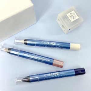 Pour un look naturel ou sophistiqué les ombres à paupières waterproof sont ce qu’il vous faut ! 

À appliquer au doigt, ou en 1 trait avec son embout crayon. Ils sont faciles d’utilisation et confortables. 
Waterproof, ils tiennent toute la journée sans migrer dans le pli de la paupière. 

Petite info: ces crayons se taillent avec un taille crayon spécifique.

#eyecarecosmetics #eyecare #ombresaapupières #looknaturel #looksophistiqué #faciledapplication #confortable #taillecrayon