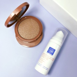 L’été est bientôt terminé... 
Découvrez notre sélection de produits indispensables à la fin de l’été !

Notre Kit Bonne mine est composé de la poudre bronzante et de la crème éclat de teint 🥰
Notre poudre bronzante sculpte le visage et met en valeur le bronzage.
Notre crème éclat de teint est sourcée en pigments qui illuminent la peau et lui apporte souplesse et confort.