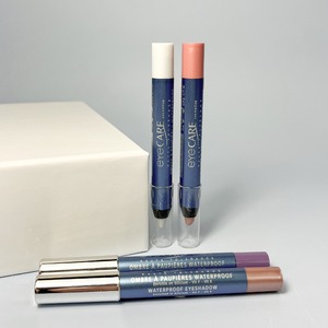 Une Ombre à paupières facile à appliquer, et qui tient toute une journée.

Grâce à son embout crayon, il s’applique en un seul trait ou s’estompe au doigt.

Nos Ombres à paupières waterproof ne bougent pas de la journée et ne migrent pas dans les plis de la paupière.
Formulés avec du silicium et des vitamines F et E, ils bénéficient de pouvoirs nourrissants et restructurants.

#eyecarecosmetics #ombresapaupieres #tient #toutelajournée #applique #unseultrait #audoigt #silicium #vitamineF #vitamineE