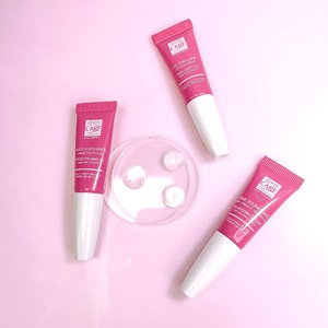 💅🏼Prendre soin de ses ongles et ses cuticules.

L’Huile fortifiante, le Gel émollient et la Crème nourrissante ont un point commun : la Haute Tolérance, ils conviennent parfaitement aux ongles fragiles ou sensibles.

L’huile et la Crème ont les mêmes forces, elles nourrissent en profondeur les ongles et renforcent leur rigidité !

Tandis que le Gel émollient a pour objectif de faire ramollir et repousser les cuticules !