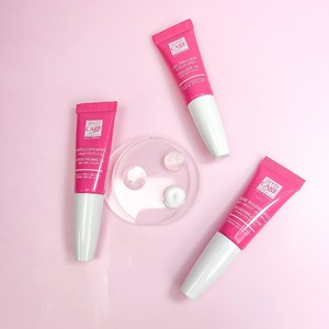 💅🏼Prendre soin de ses ongles et ses cuticules.

L’Huile fortifiante, le Gel émollient et la Crème nourrissante ont un point commun : la Haute Tolérance, ils conviennent parfaitement aux ongles fragiles ou sensibles.

L’huile et la Crème ont les mêmes forces, elles nourrissent en profondeur les ongles et renforcent leur rigidité !

Tandis que le Gel émollient a pour objectif de faire ramollir et repousser les cuticules !

#eyecarecosmetics #crèmenourrissante #huilefortifiante #gelémollient #onglessensibles