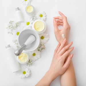 Qu’est-ce que c’est le concept de la  bio-inertie?

Le concept de bio-inertie c’est la parfaite adéquation de chaque produit avec sa zone d’application notamment en préservant ses constantes biologiques et son microbiote.

Chez Eye Care Cosmetics, les critères de formulation sont adaptés aux lentilles de contact / peaux sensibles. 

Eye Care Cosmetics applique également le concept de la bio-inertie pour assurer une parfaite neutralité des substances utilisées sur votre peau ou vos yeux sensibles. 

La bio-inertie permet d’éviter toutes réactions irritatives.

#eyecarecosmetics #bioinertie #formulation #yeuxsensibles #lentillesdecontact