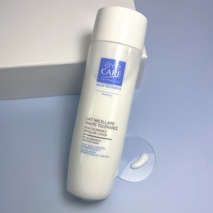 Pour un démaquillant qui élimine en douceur le maquillage et les impuretés, optez pour le Lait micellaire.

Formulé haute tolérance et enrichi en huile de coton, il apaise les peaux sensibles en plus de les démaquiller et les nettoyer ! 

Il laisse la peau douce, nette et confortable.

#eyecarecosmetics #démaquillant #douceur #hautetolerance #peauxsensibles