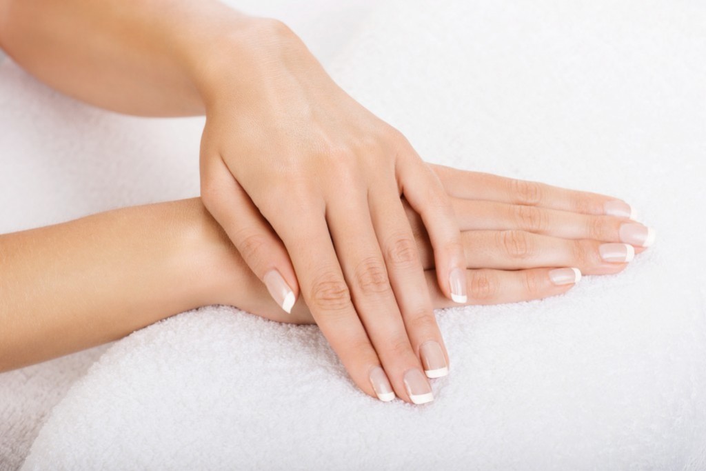 Brittle or damaged nails: how to take care of them Brittle or damaged nails: how to take care of them